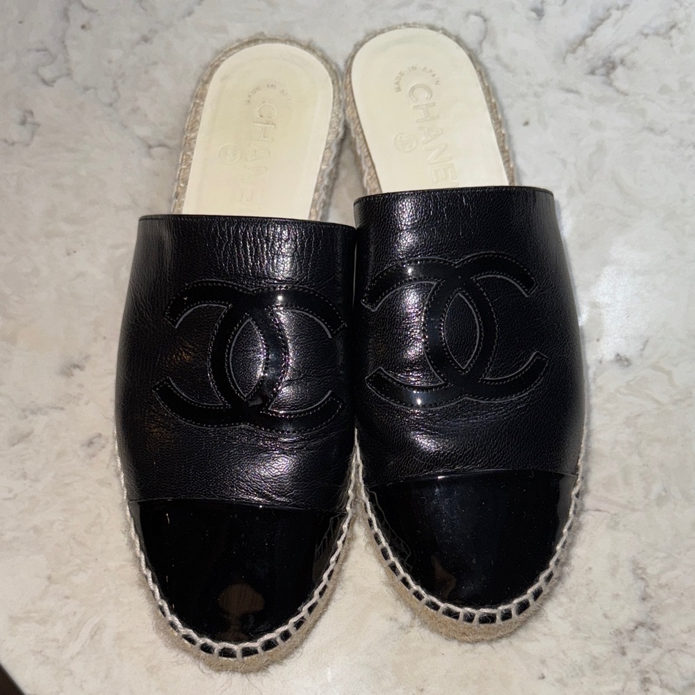 CHANEL Black Leather Espadrille Slides AUTHENIC! Worn indoors only a few hours.